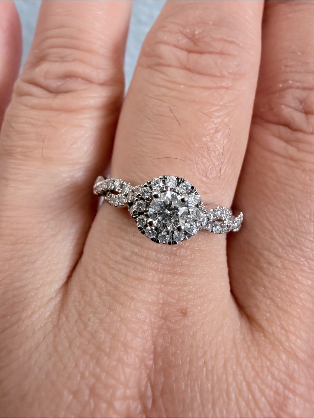 Zales 10k Solid Gold Diamond Engagement Ring